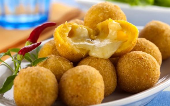  Bolinha de milho e queijo