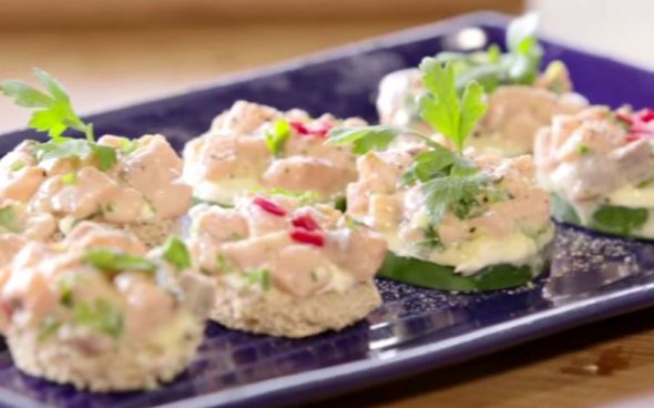  Canapé com patê de azeitona