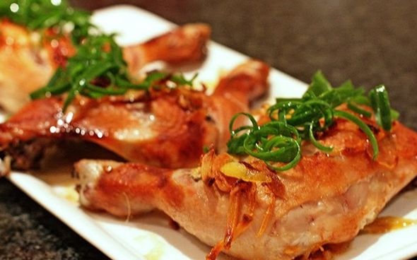  Coxa e sobrecoxa de frango assado