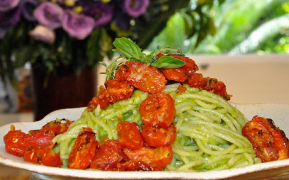  Espaguete ao pesto de tomate seco