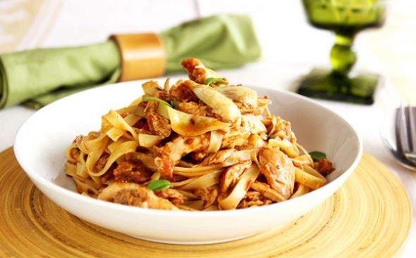  Fettuccine ao molho de carne
