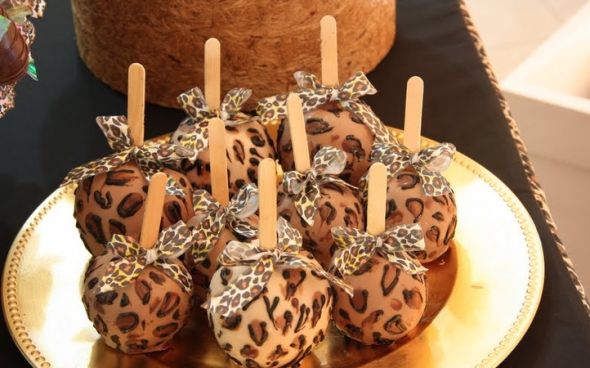  Maçã coberta com chocolate