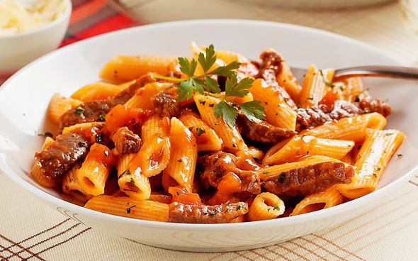  Macarrão com molho de carne