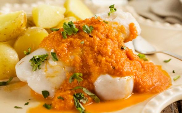  Pescada ao molho vermelho
