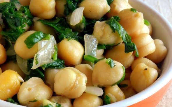  Salada de grão de bico e linguiça