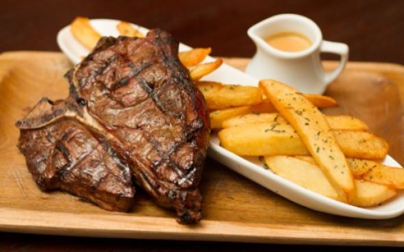 Steak com batatas rústicas