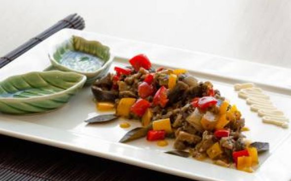 Antepasto delicioso de berinjela