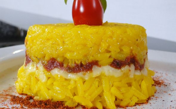 Arroz com açafrão, tomate seco e mussarela especial 