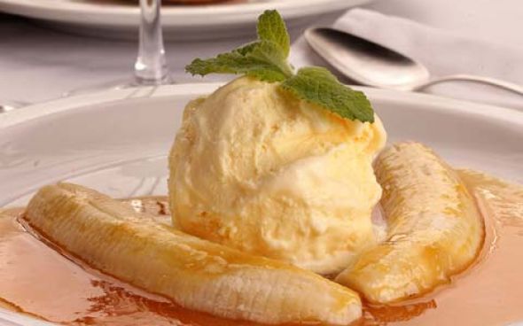 Banana flambada com sorvete