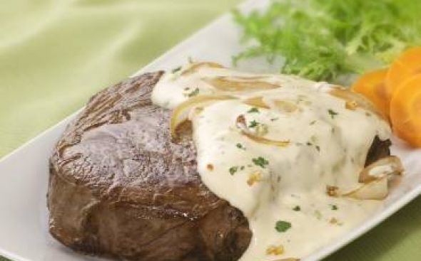 Bife acebolado com molho à México especial 