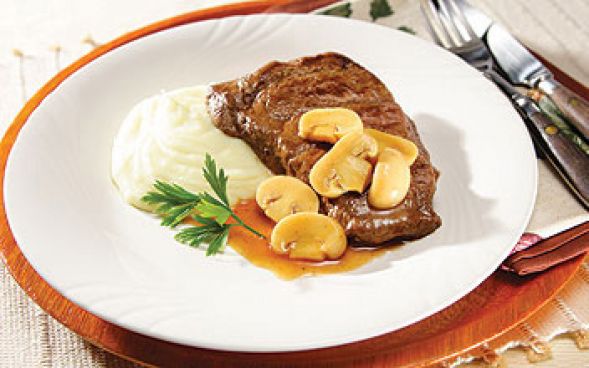 Bife com molho de champignon
