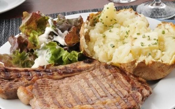 Bisteca assada com batata