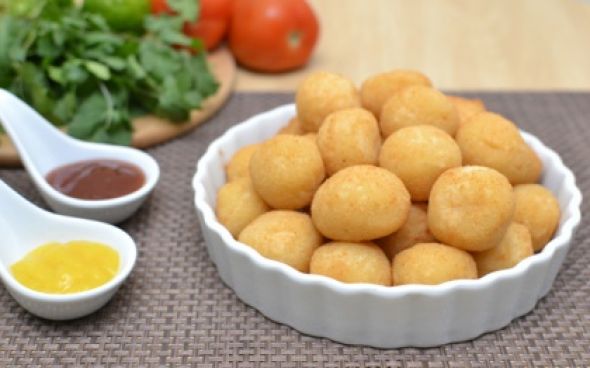 Bolinha de queijo assada