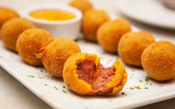BOLINHO DE ABÓBORA COM CARNE SECA