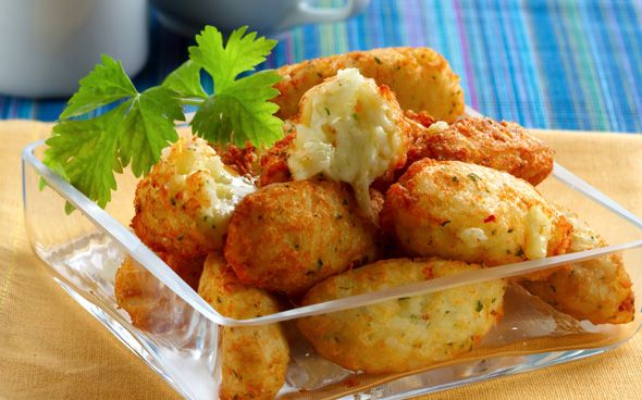 Bolinho de batata com queijo