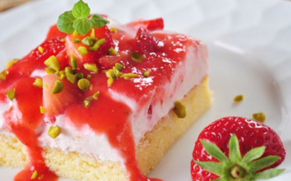 Bolo de morango cremoso