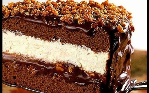 Bolo gelado de chocolate e leite condensado