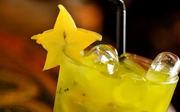Caipirinha de uva com limão