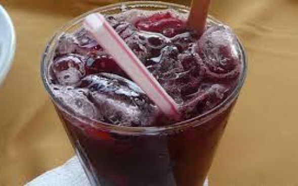 Caipirinha de vinho e limão