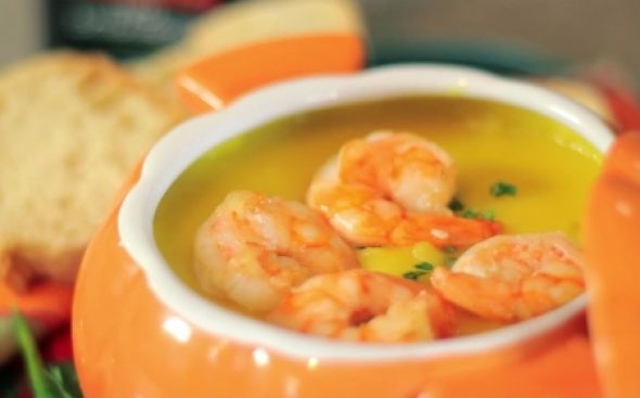Caldo de batata com camarão