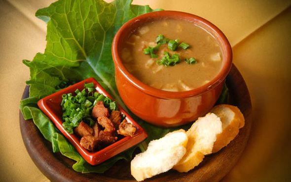 Caldo de costela com mandioca