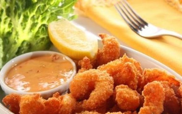 Camarão frito empanado