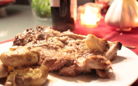 Costeleta australiana de vitela com creme de amora