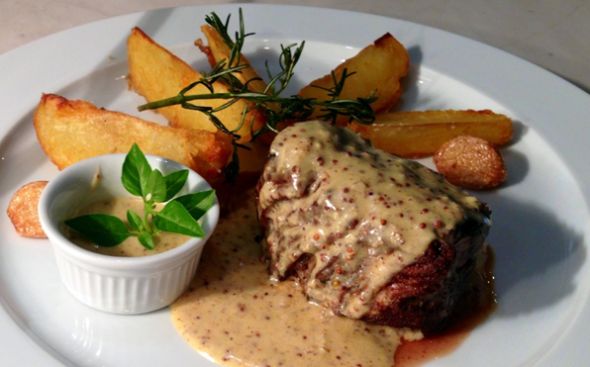 Filé ao molho de gorgonzola