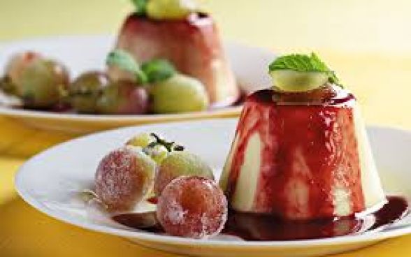 Flan de Leite condensado com morangos