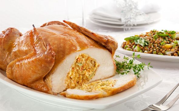 Frango recheado com farofa de natal
