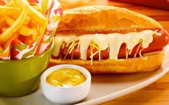 Hot dog na baguete ao forno