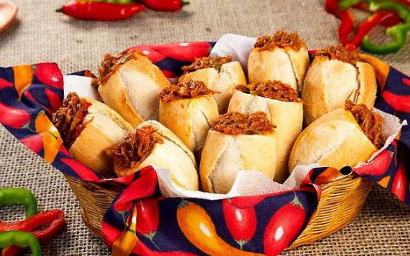 Lanche de carne louca