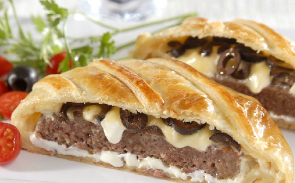 Lanche folhado de hambúrguer