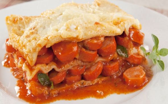 Lasanha de salsicha com massa de pastel