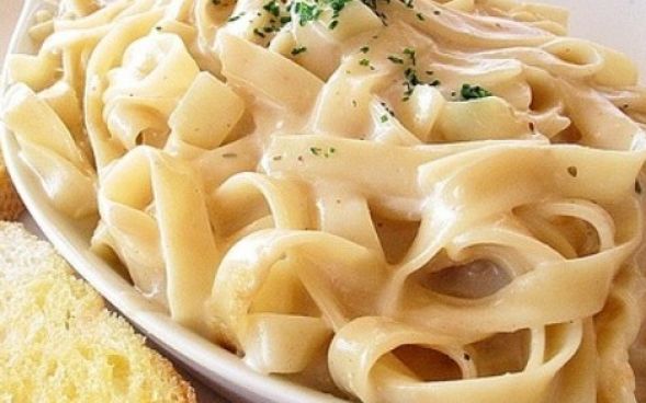 Macarrão com molho de queijo