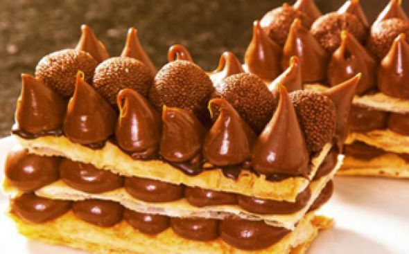 Mil folhas com gotas de chocolate a moda astriaca