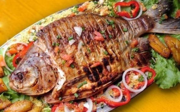 Peixe assado recheado