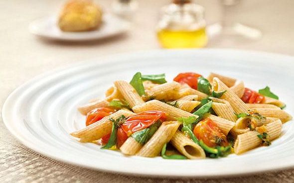 Penne com rúcula