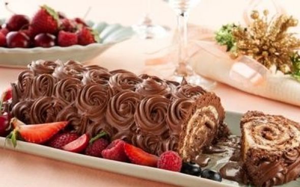 Rocambole de chocolate com amendoim