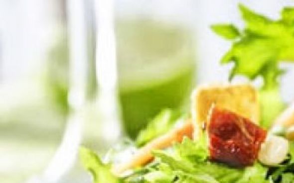 Salada com tomate seco