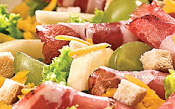 Salada de copa e queijo cheddar