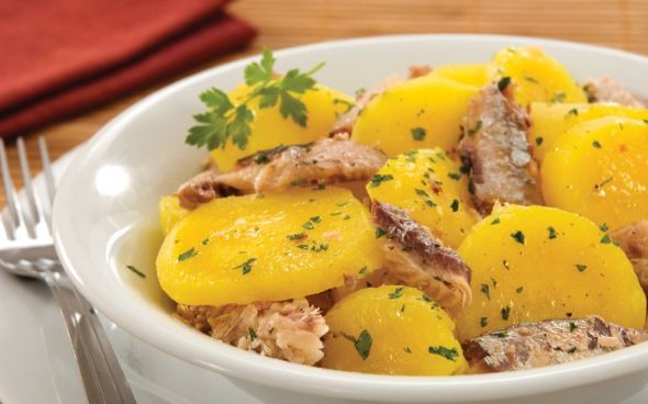 Salada de maionese mandioquinha e sardinha