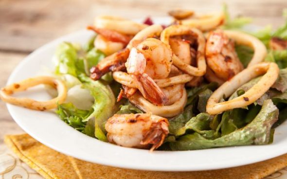Salada picante de frutos do mar