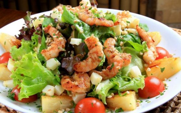 Salada Tropical de Camarão