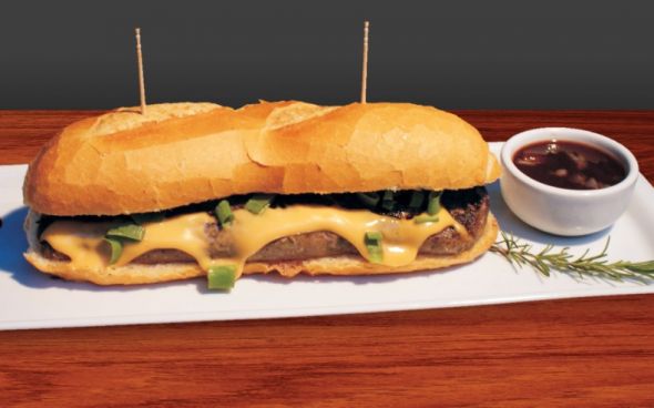 Sanduíche de carne e queijo