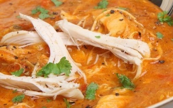 Sopa creme de frango, queijo e tomate