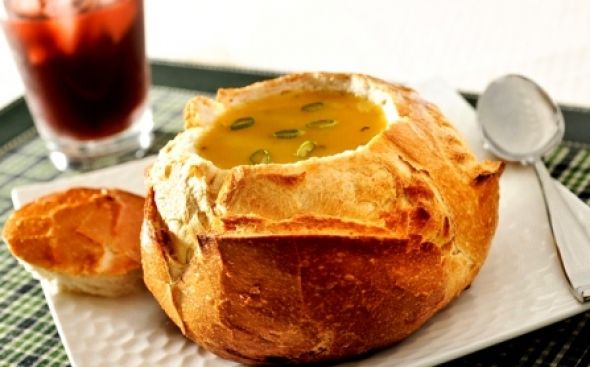Sopa cremosa de ervilha com bacon e catupiry