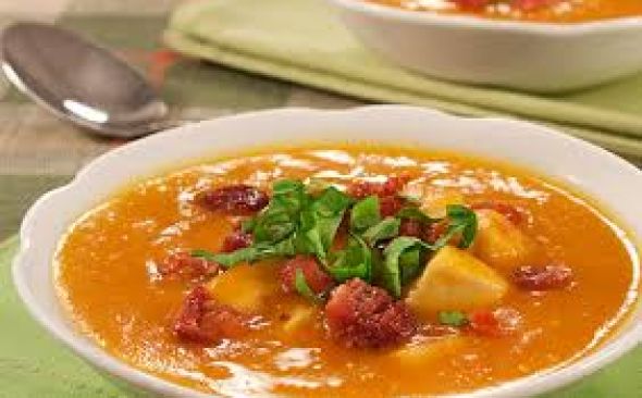 Sopa de abóbora com linguiça