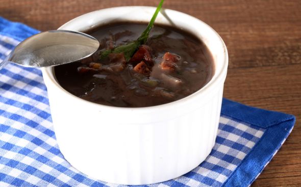Sopa de feijão preto