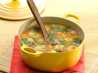 Sopa de mandioca e carne